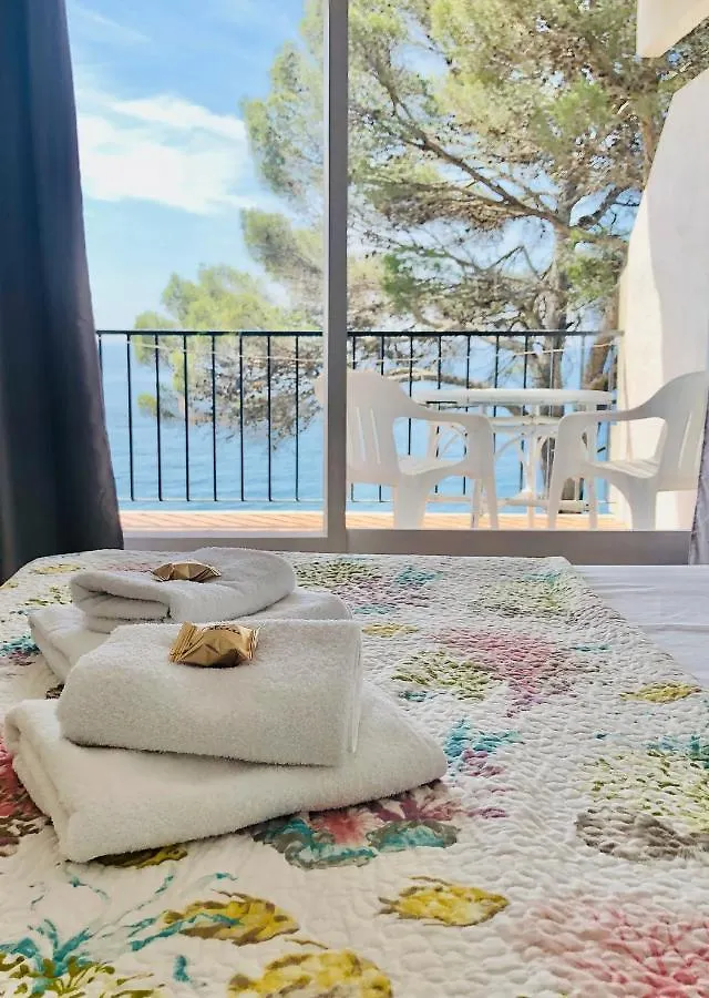 Apartment Studios Face A La Mer - Cala Llevado Tossa de Mar Spain
